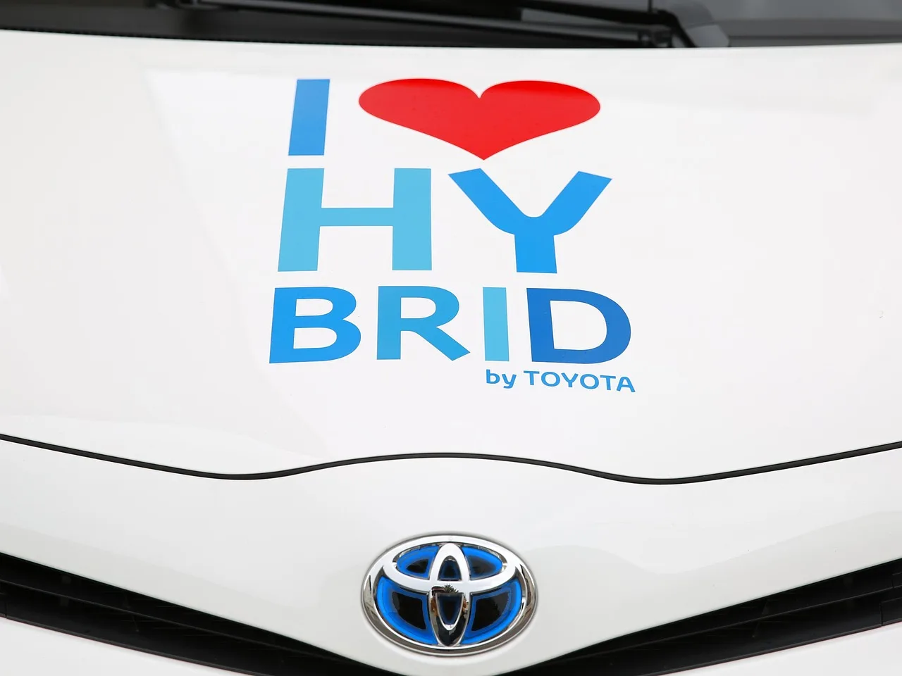 Ile kosztuje 100 km jazdy: prosty sposób na porównanie benzyny, diesla, LPG, hybrydy i elektryka