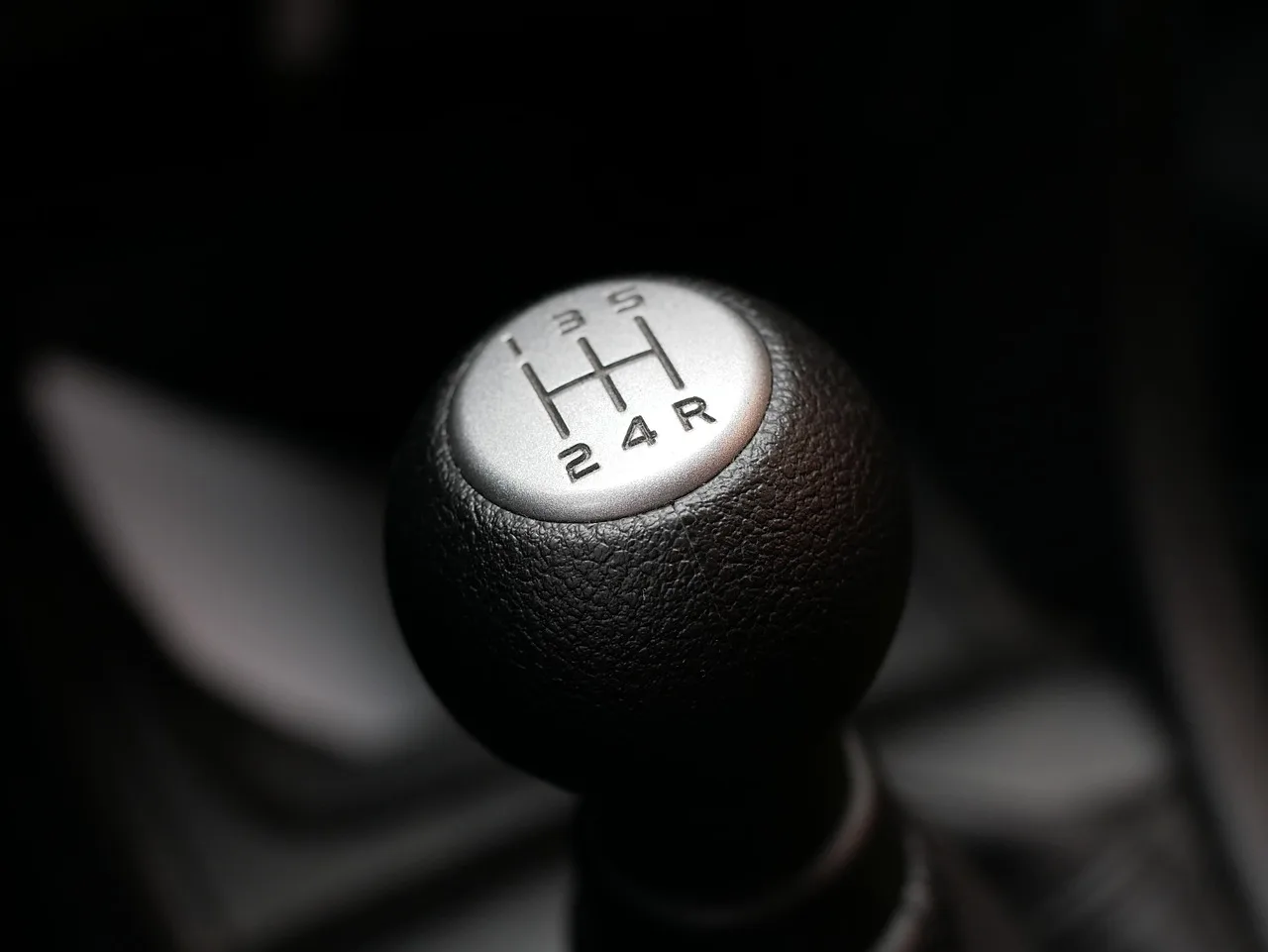 Suzuki Swift Sport królem małych aut po 100 tys. km. Ford Fiesta z katastrofalnym wynikiem
