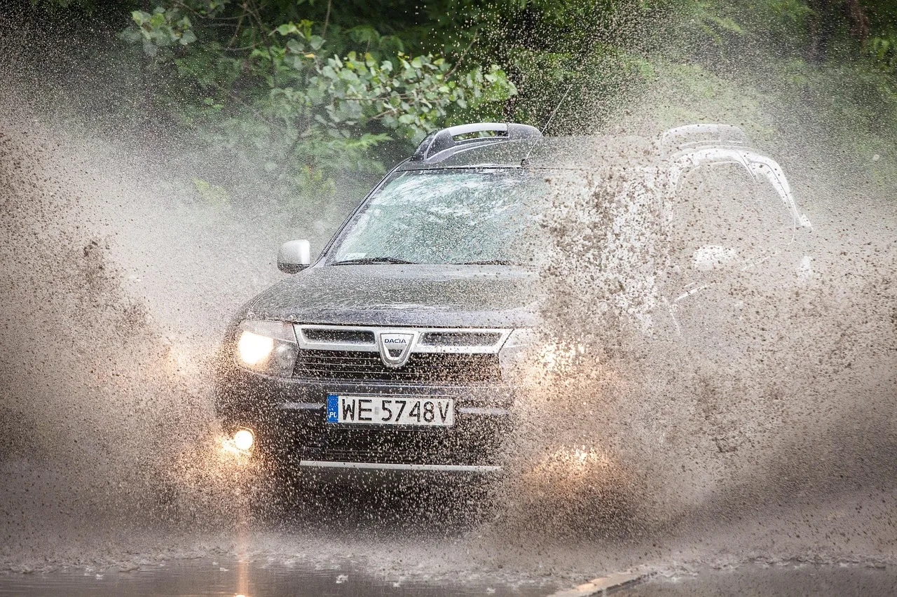 Dacia na celowniku większych aut i elektryków. Taniość pozostaje