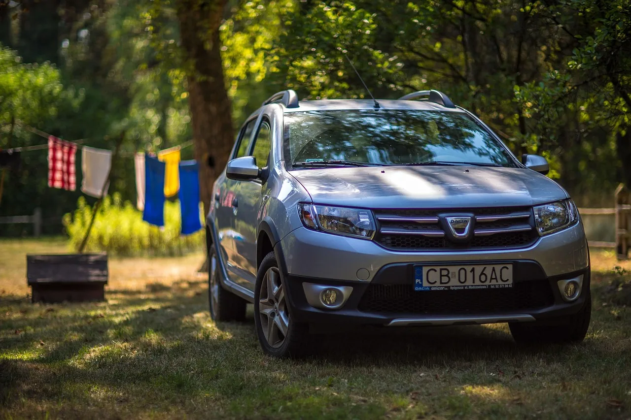 0% u Citroëna i Peugeota, 12–13% u Renault i Dacii. Ile naprawdę kosztuje finansowanie nowego auta?