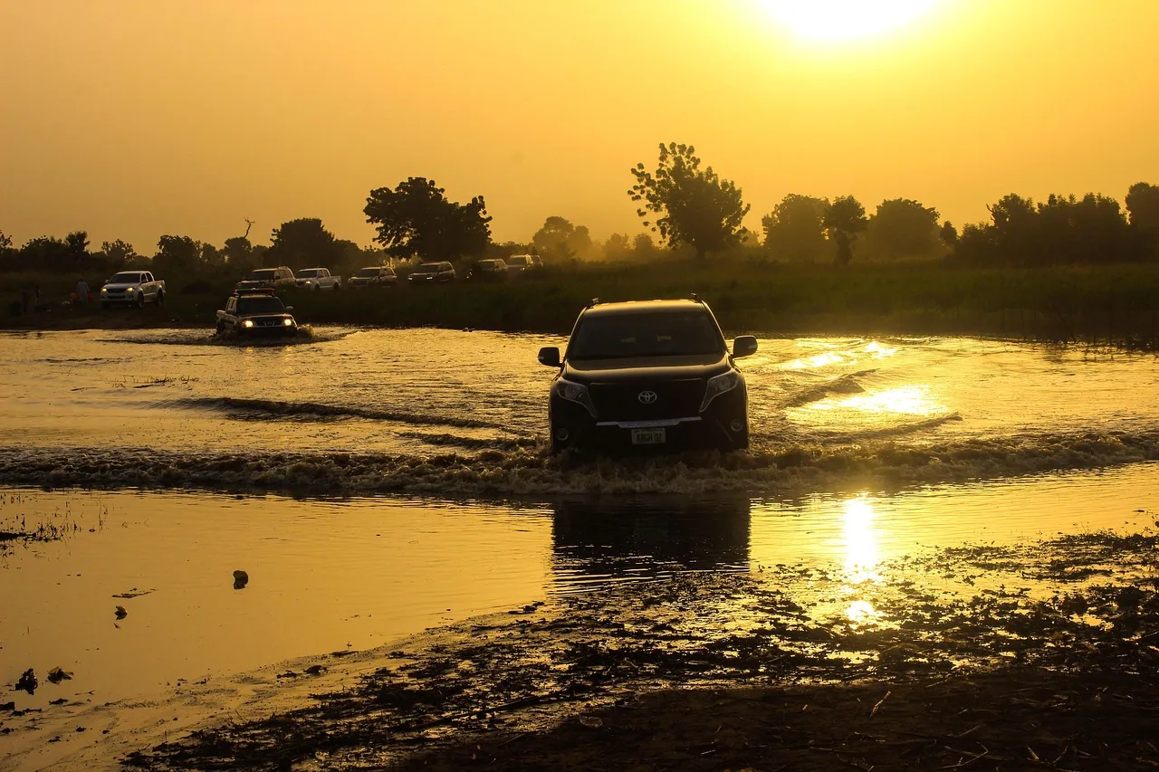 132 714 Jeepów Wagoneer i Grand Wagoneer do serwisu. Listwa może odpaść na drodze