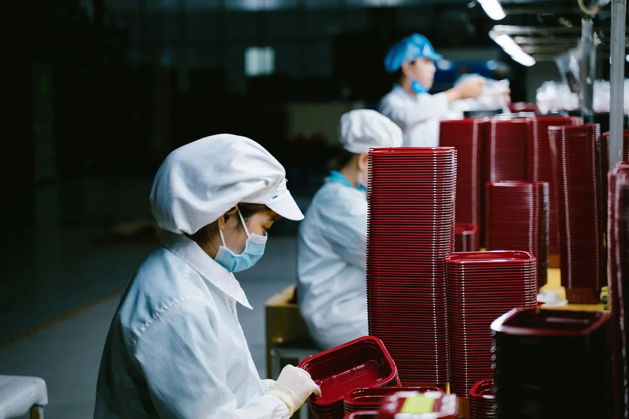 Chińscy giganci przenoszą produkcję do Europy. Kto zyska, a kto straci?