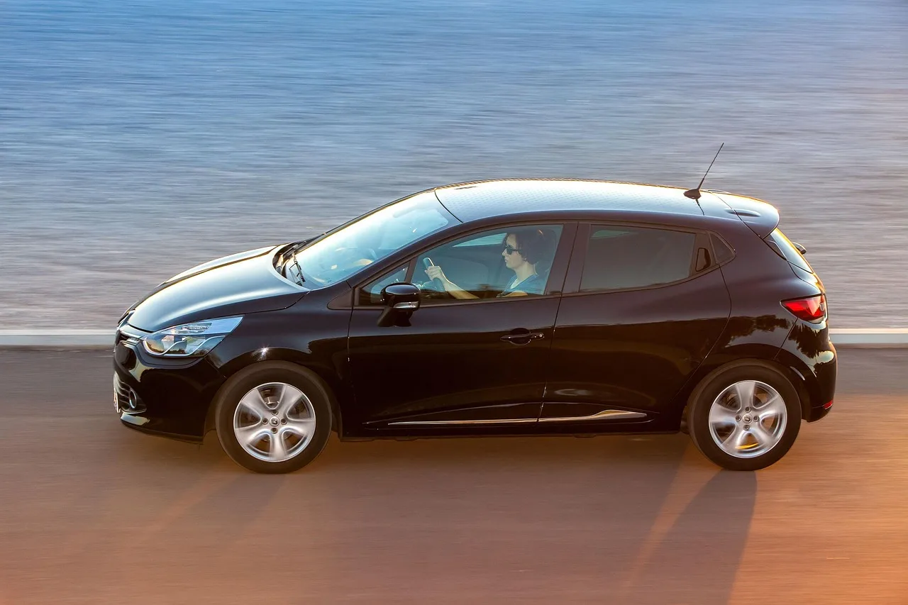 Co dalej z Clio? Renault nie przesądza o silniku spalinowym w siódmej generacji