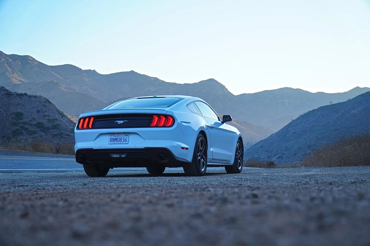 Mustang Mach-E może nagle zostać bez napędu. Ford wzywa do serwisów